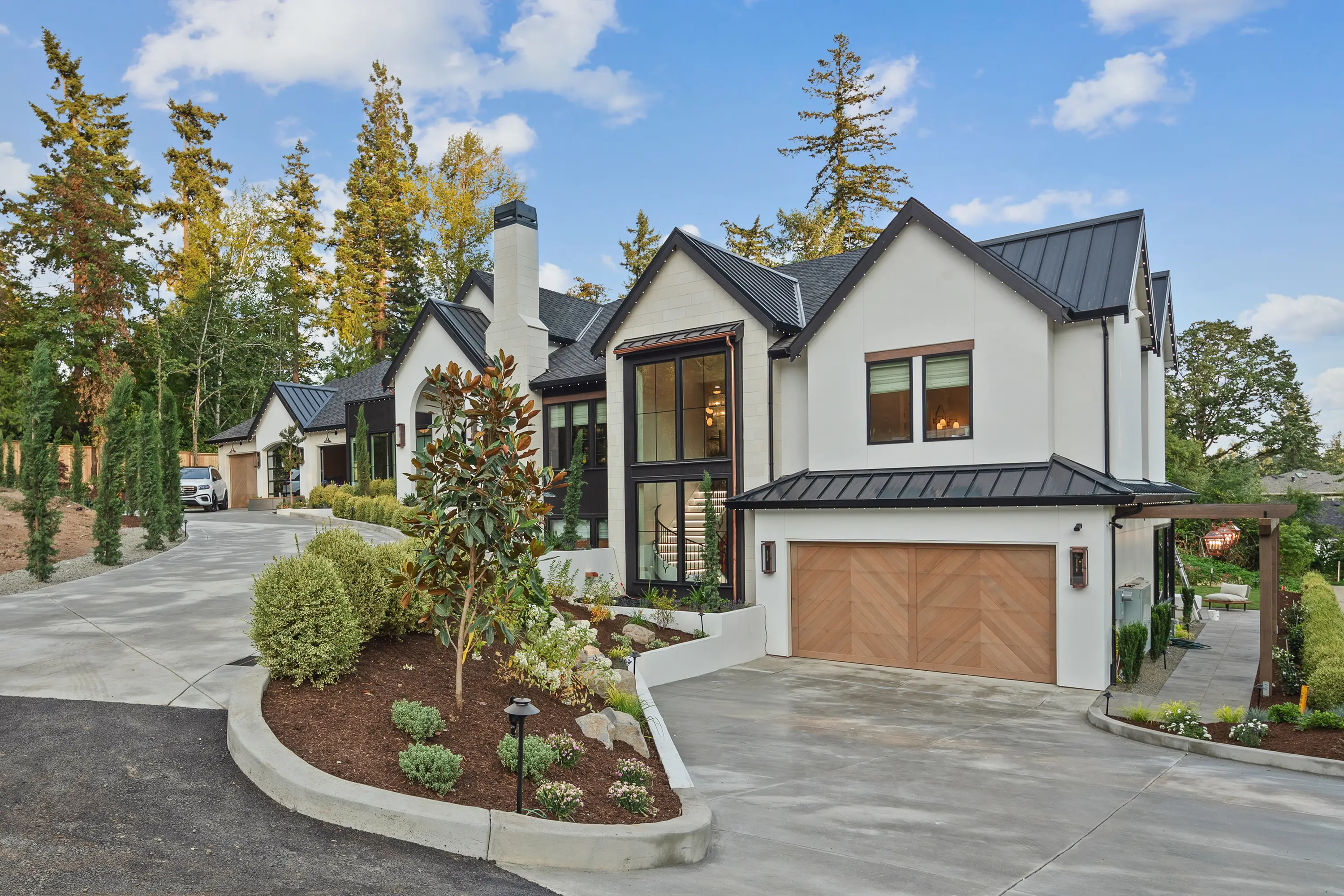 Alla Famiglia — full exterior of the European-style Street of Dreams home in Lake Oswego