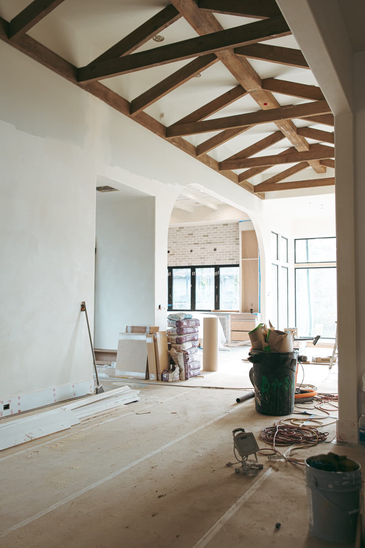 Alla Famiglia — great room with soaring beamed ceilings and a 12-foot collapsing glass wall