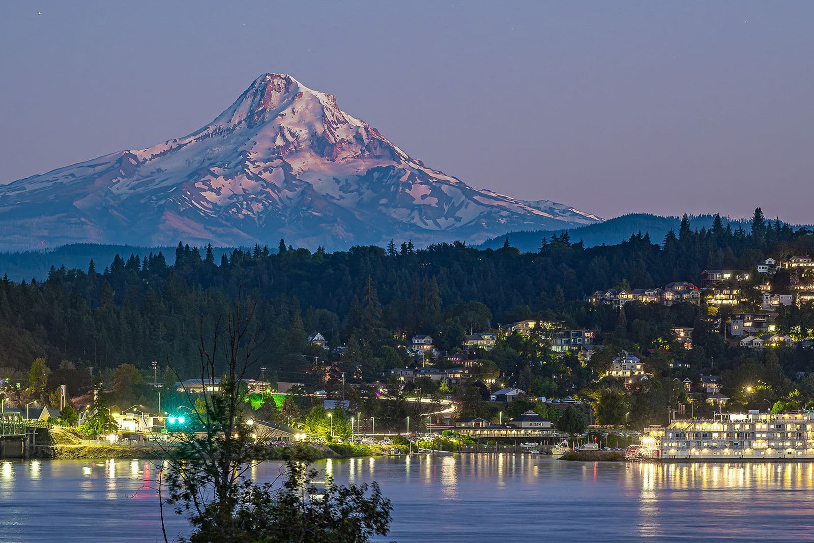 Hood River, Oregon — home staging & interior design by Greylyn Wayne